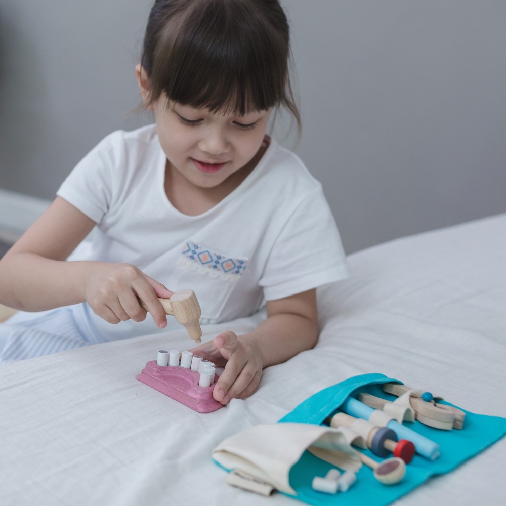 plan-toys-pretend-role-play-dentist