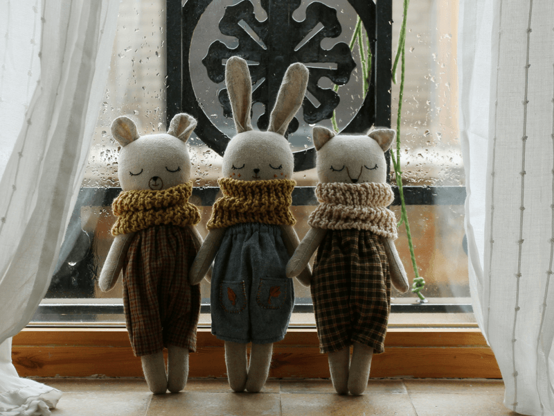 Handmade bunny dolls by Pepita Calabaza