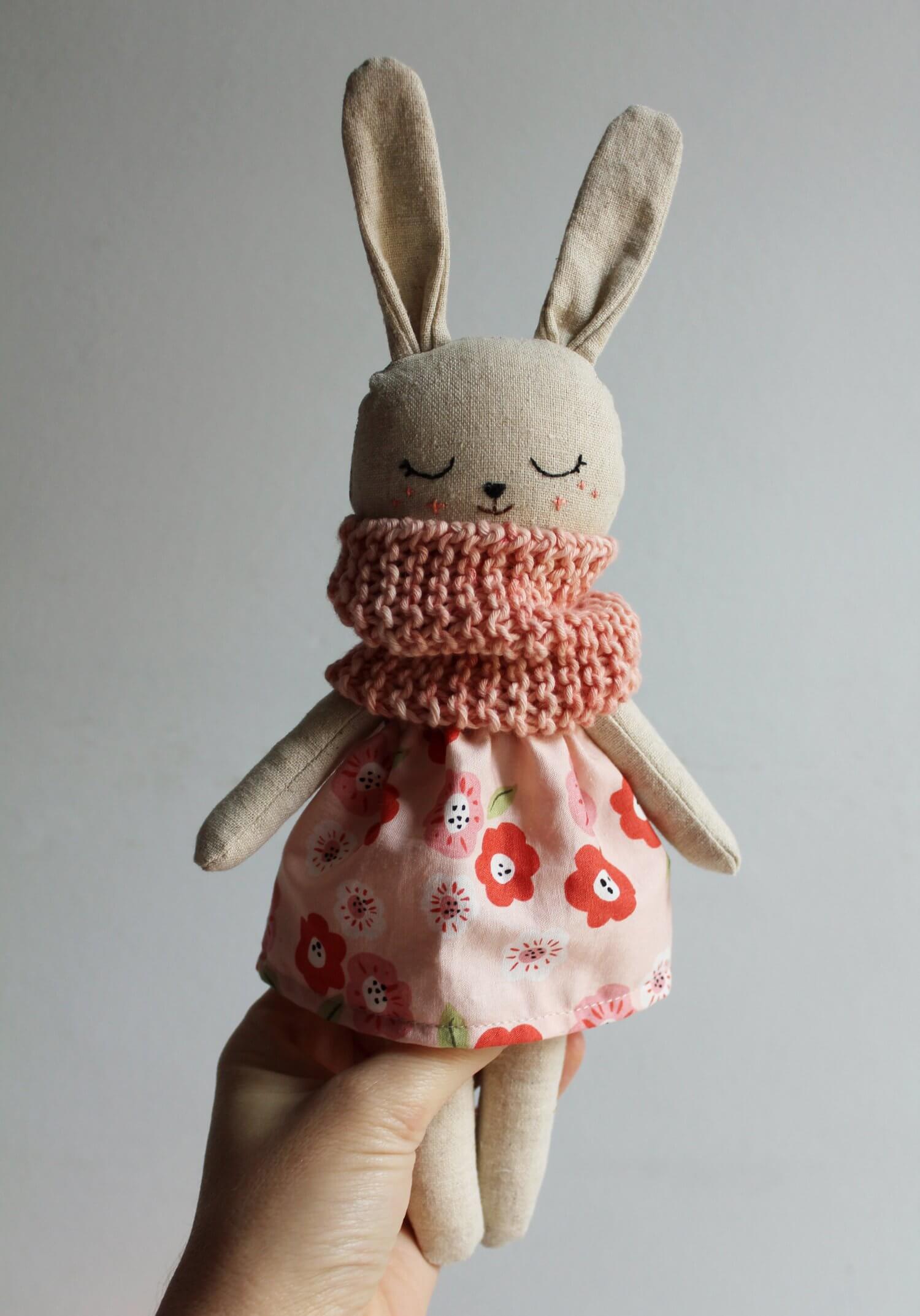 Handmade bunny dolls by Pepita Calabaza