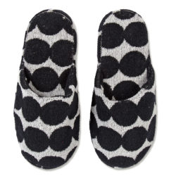 marimekko-rasymatto-black-white-slippers-1