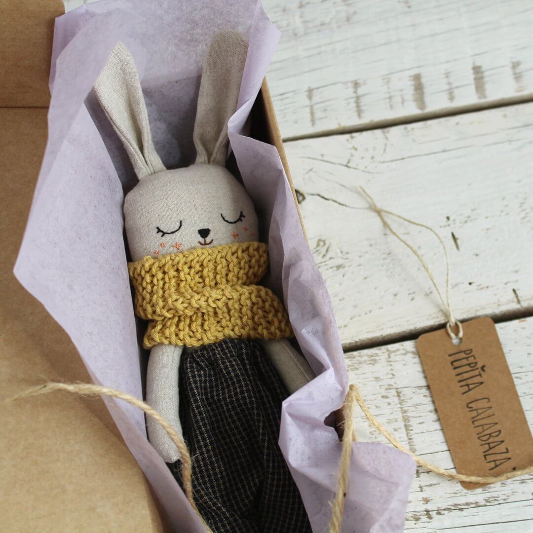 Handmade bunny dolls by Pepita Calabaza