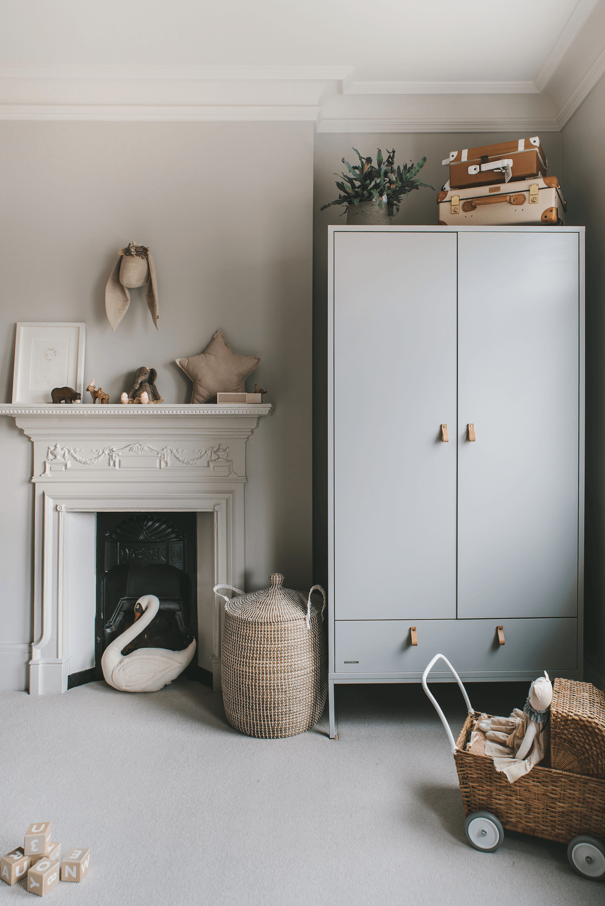 Enchanting nursery in grey and powder tones